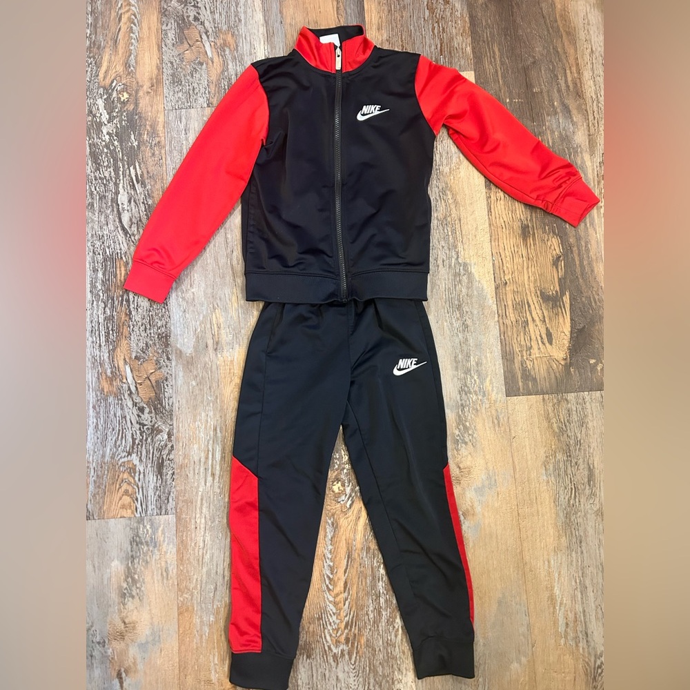 Boys size 6 Nike outfit